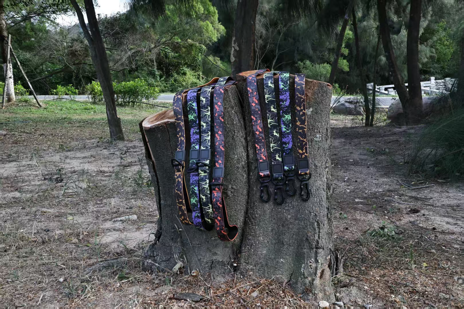 UV Printing Camouflage Embossed Pet Leash Set Is A Perfect Combination Of Style And Functionality Specially Designed For Pets' Outdoor Activities. Every Detail From Craftsmanship To Material Selection