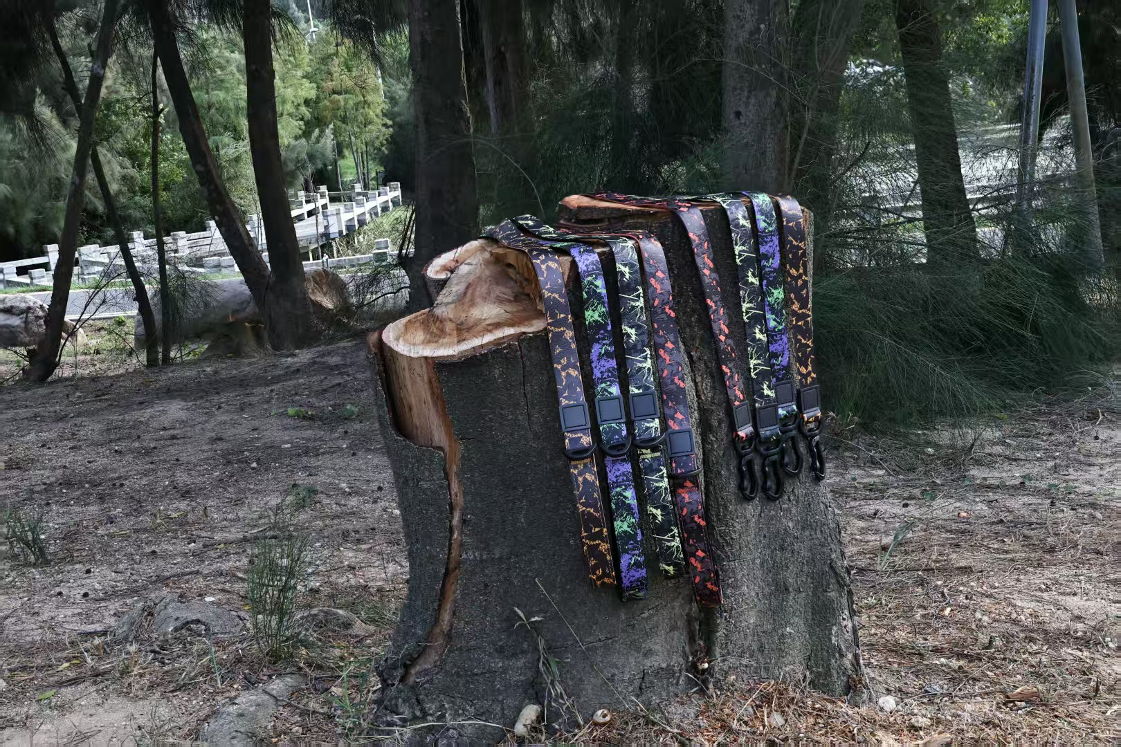 UV Printing Camouflage Embossed Pet Leash Set Is A Perfect Combination Of Style And Functionality Specially Designed For Pets' Outdoor Activities. Every Detail From Craftsmanship To Material Selection